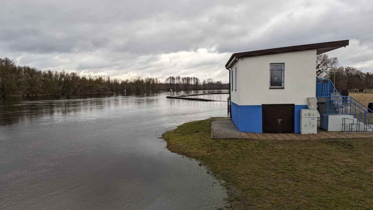 Rzeka Narew w Ostrołęce [17.02.2024] - zdjęcie #13 - eOstroleka.pl