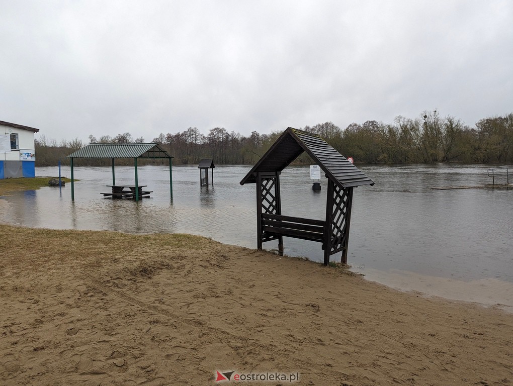 Rzeka Narew w Ostrołęce [21.02.2024] - zdjęcie #3 - eOstroleka.pl