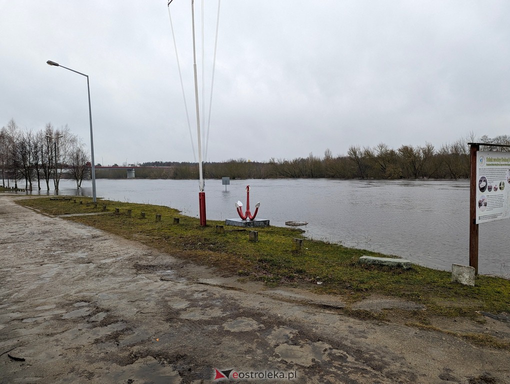 Rzeka Narew w Ostrołęce [21.02.2024] - zdjęcie #10 - eOstroleka.pl