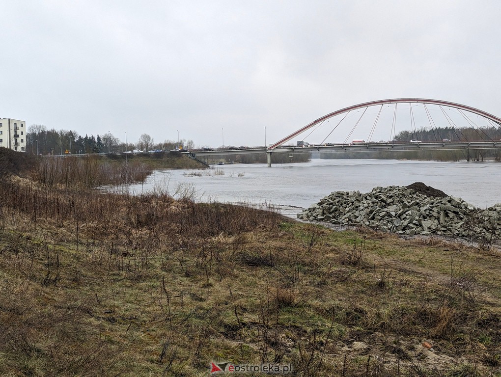Rzeka Narew w Ostrołęce [21.02.2024] - zdjęcie #18 - eOstroleka.pl