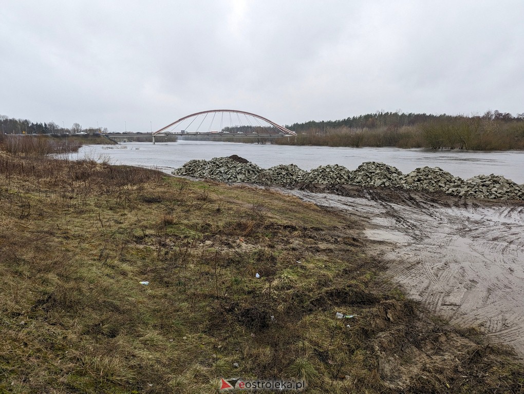 Rzeka Narew w Ostrołęce [21.02.2024] - zdjęcie #19 - eOstroleka.pl
