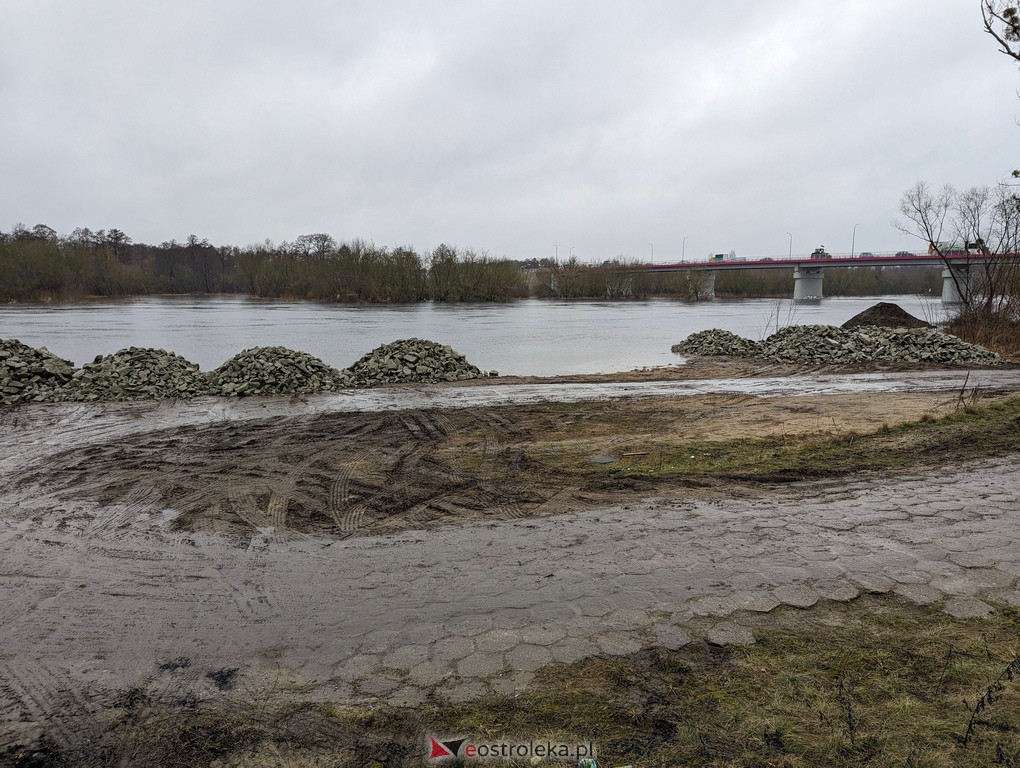 Rzeka Narew w Ostrołęce [21.02.2024] - zdjęcie #21 - eOstroleka.pl
