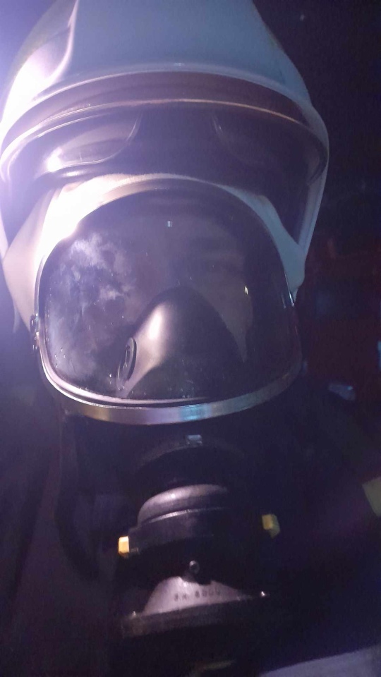 Strażacy z Brodowych Łąk ćwiczą gaszenie pożaru budynku mieszkalnego [28.02.2024] - zdjęcie #6 - eOstroleka.pl
