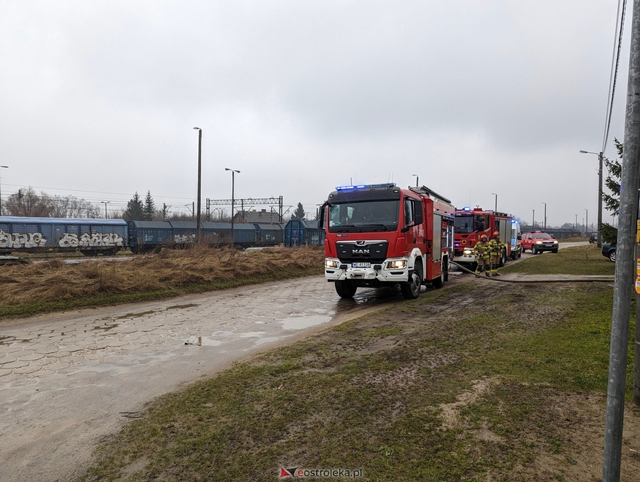 Pożar przy ulicy kolejowej w Ostrołęce [28.02.2024] - zdjęcie #3 - eOstroleka.pl