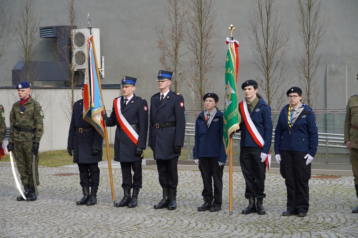 Uroczysty apel z okazji Narodowego Dnia Pamięci Żołnierzy Wyklętych w MŻW [1.03.2024] - zdjęcie #2 - eOstroleka.pl