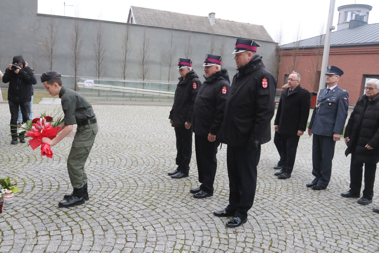 Uroczyste spotkanie połączone z wręczeniem Odznaki Honorowej „Krzyż Pamięci Niezłomnych Żołnierzy Wyklętych 1944-1963” [02.03.2024] - zdjęcie #8 - eOstroleka.pl