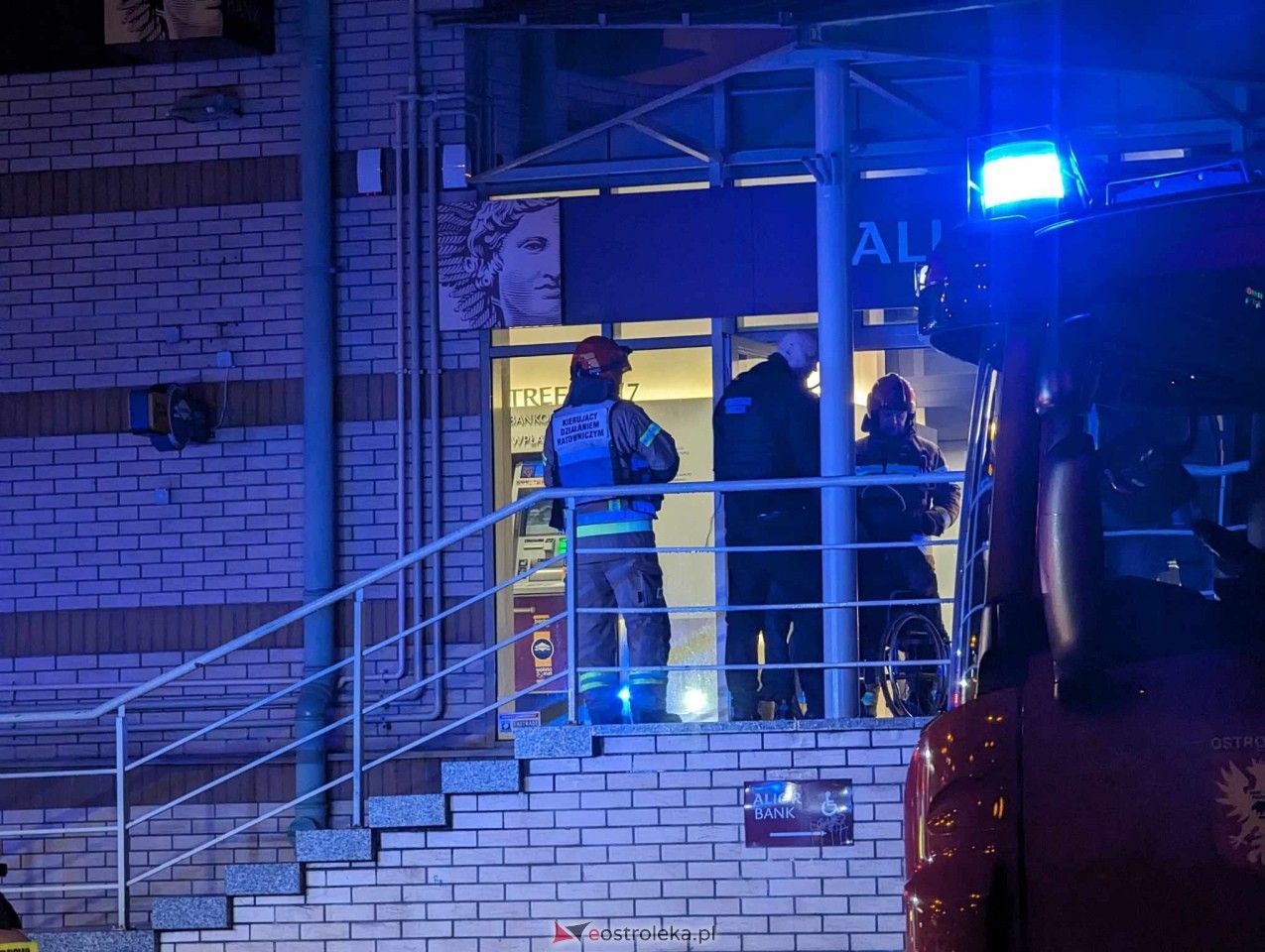Alarm pożarowy w budynku banku przy Fieldorfa Nila [06.03.2024] - zdjęcie #7 - eOstroleka.pl