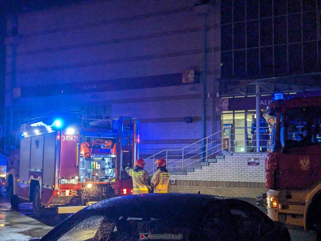 Alarm pożarowy w budynku banku przy Fieldorfa Nila [06.03.2024] - zdjęcie #8 - eOstroleka.pl