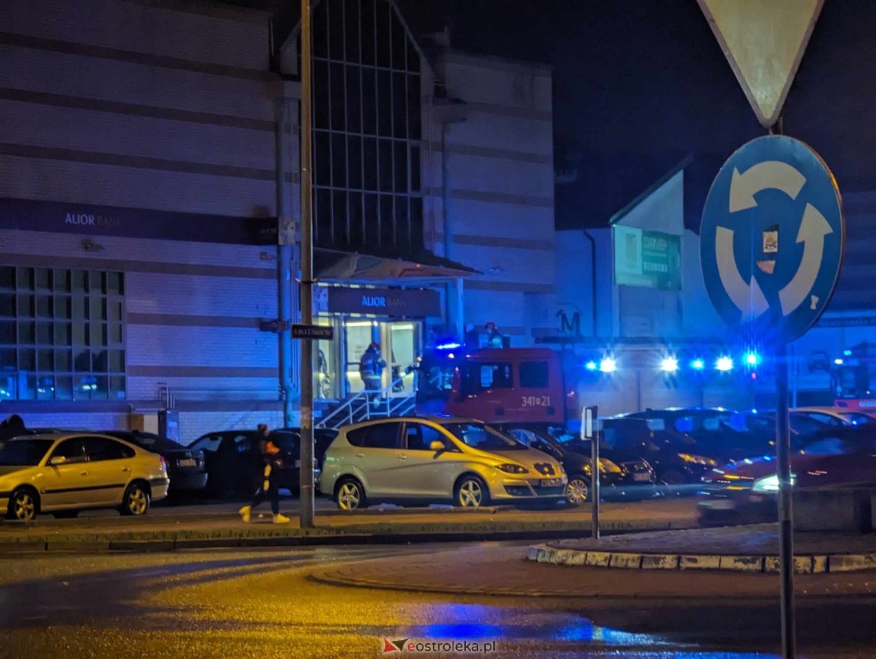 Alarm pożarowy w budynku banku przy Fieldorfa Nila [06.03.2024] - zdjęcie #12 - eOstroleka.pl