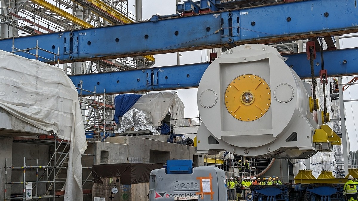 Budowa elektowni gazowej w Ostrołęce - motaż głównego generatora [02.03.2024] - zdjęcie #39 - eOstroleka.pl