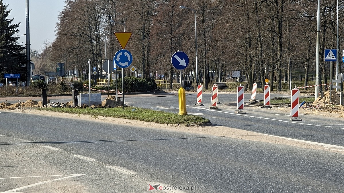 Przebudowa ronda Siemowita w Ostrołęce: Kierowcy muszą uzbroić się w cierpliwość [07.03.2024] - zdjęcie #21 - eOstroleka.pl