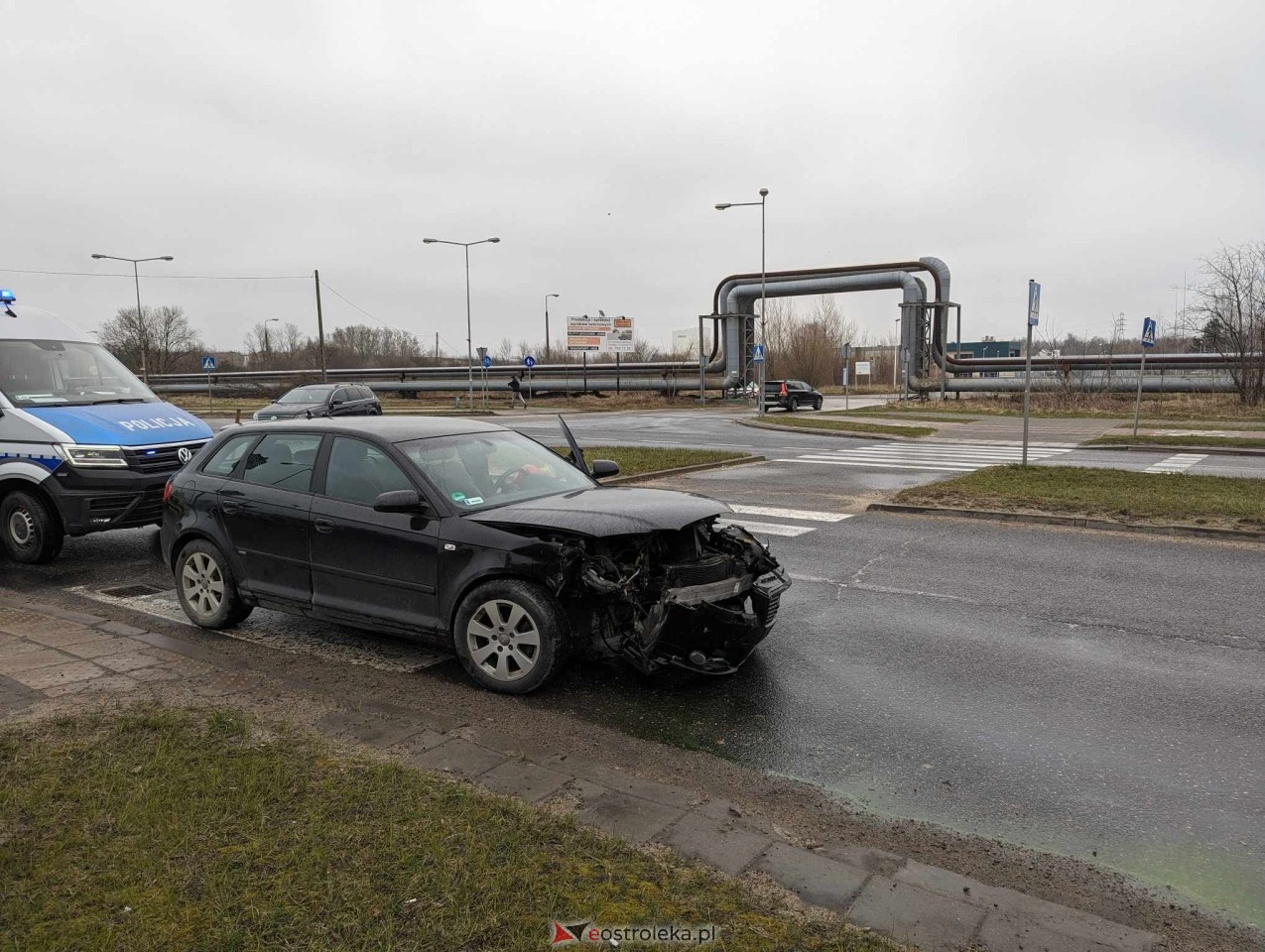 Wypadek na Kołobrzeskiej w Ostrołęce. To miejsce przynosi pecha wielu kierowcom [12.03.2024] - zdjęcie #4 - eOstroleka.pl