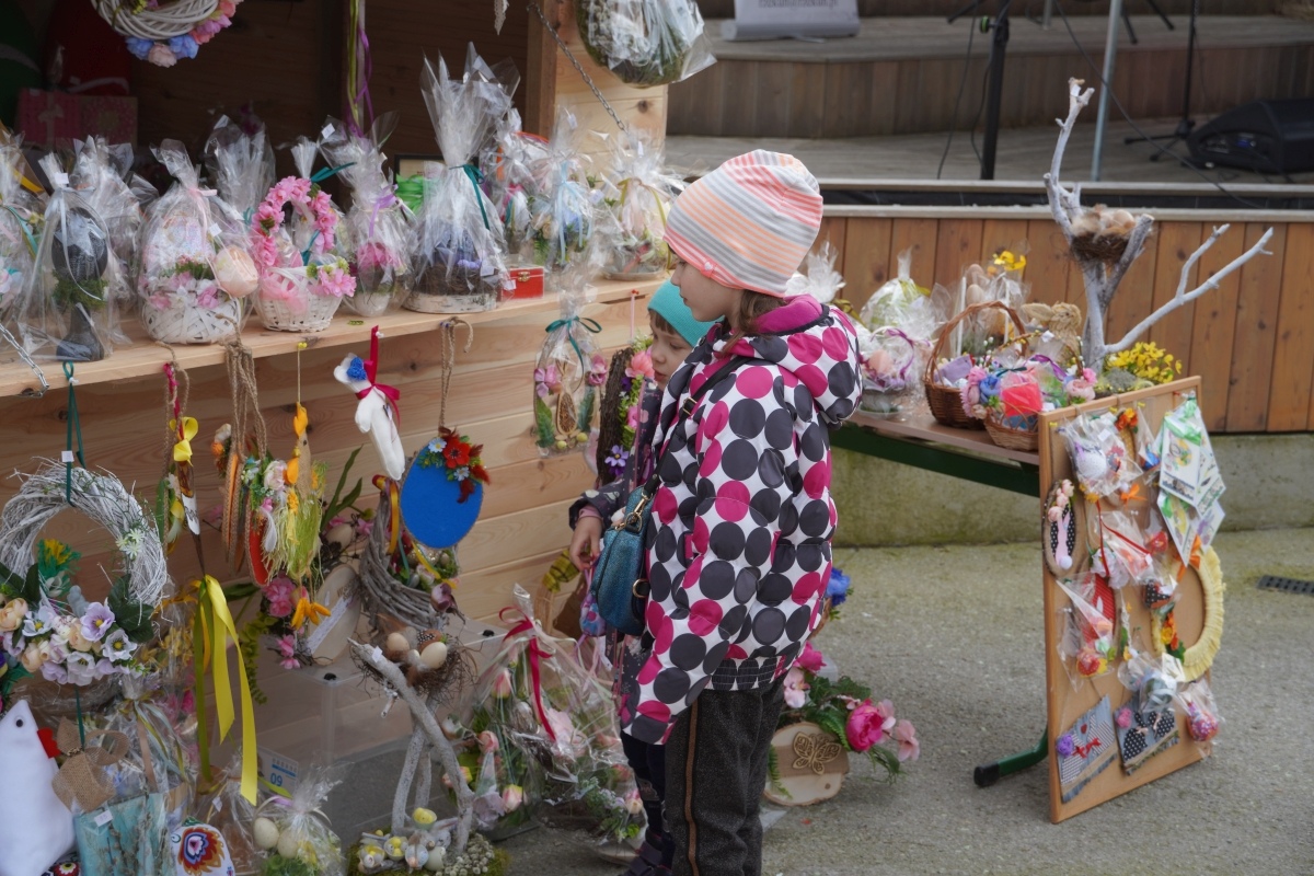 Rzekuński Jarmark Wielkanocny: Tradycja i radość w sercu Mazowsza [16.03.2024] - zdjęcie #21 - eOstroleka.pl