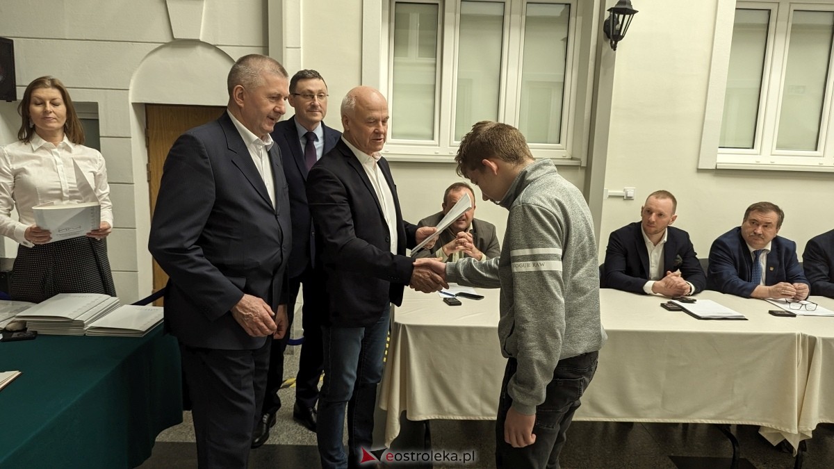 Wręczenie dorocznych nagród starosty ostrołęckiego dla zasłużonych sportowców [21.03.2024] - zdjęcie #18 - eOstroleka.pl