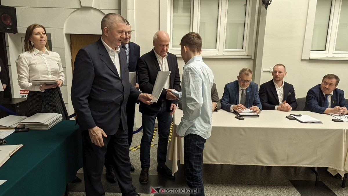 Wręczenie dorocznych nagród starosty ostrołęckiego dla zasłużonych sportowców [21.03.2024] - zdjęcie #24 - eOstroleka.pl