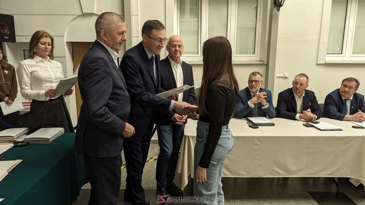 Wręczenie dorocznych nagród starosty ostrołęckiego dla zasłużonych sportowców [21.03.2024] - zdjęcie #27 - eOstroleka.pl
