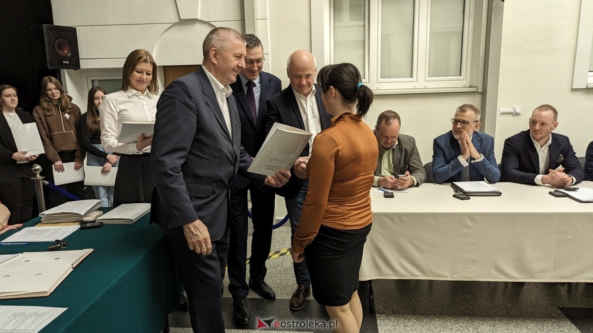 Wręczenie dorocznych nagród starosty ostrołęckiego dla zasłużonych sportowców [21.03.2024] - zdjęcie #35 - eOstroleka.pl