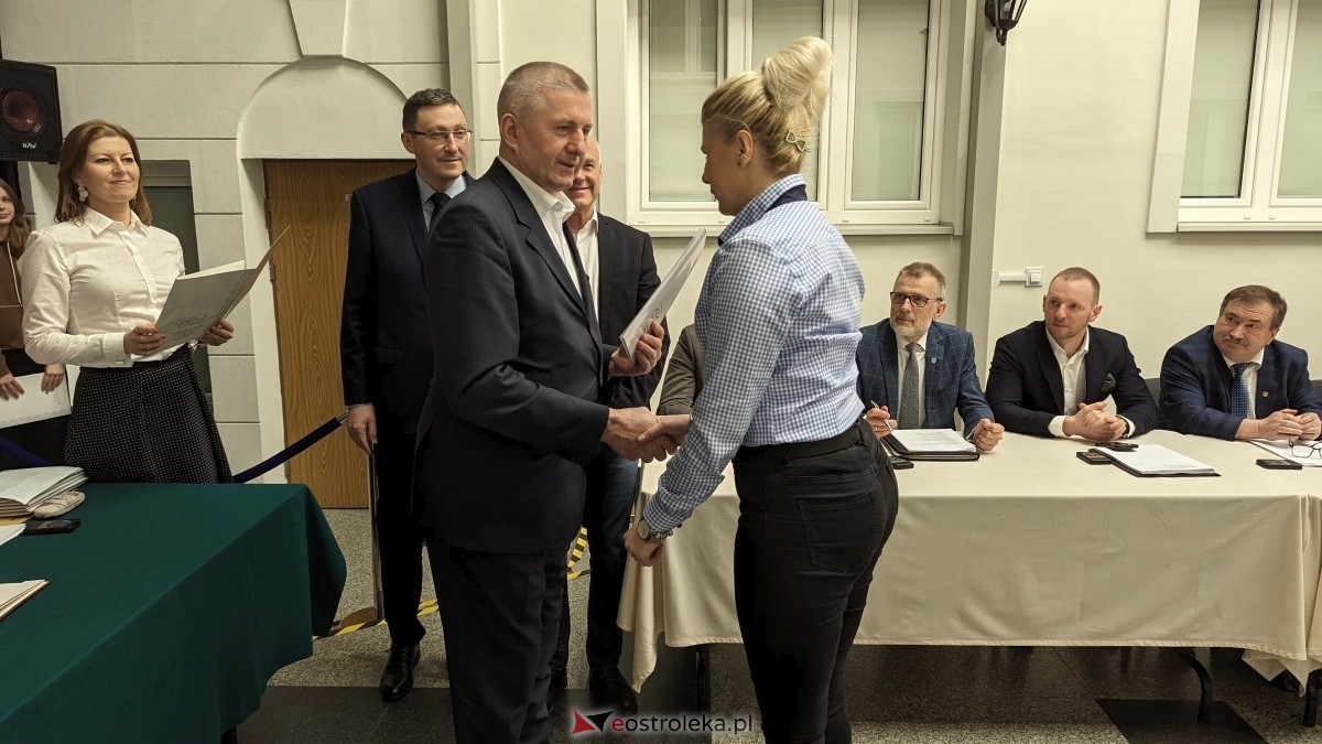 Wręczenie dorocznych nagród starosty ostrołęckiego dla zasłużonych sportowców [21.03.2024] - zdjęcie #39 - eOstroleka.pl
