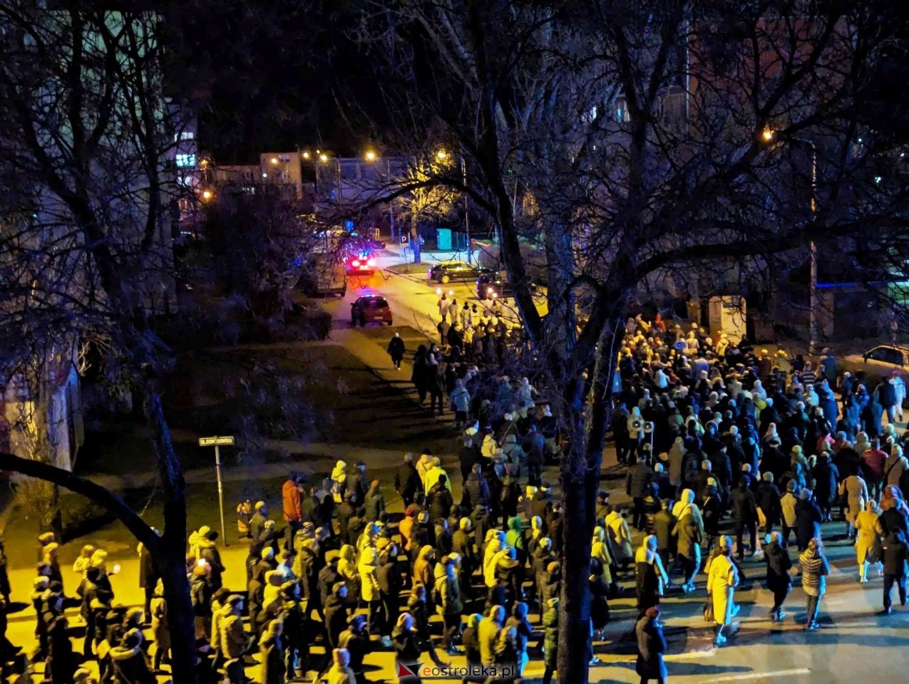 Droga krzyżowa ulicami miasta - Zbawiciela Świata [27.03.2024] - zdjęcie #13 - eOstroleka.pl