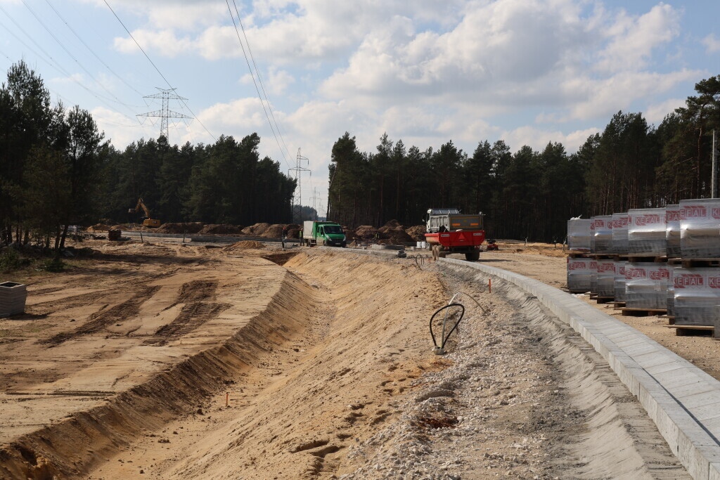 Częściowy odbiór robót na największej inwestycji Powiatu - moście na Narwi wraz z dojazdami [29.03.2024] - zdjęcie #13 - eOstroleka.pl