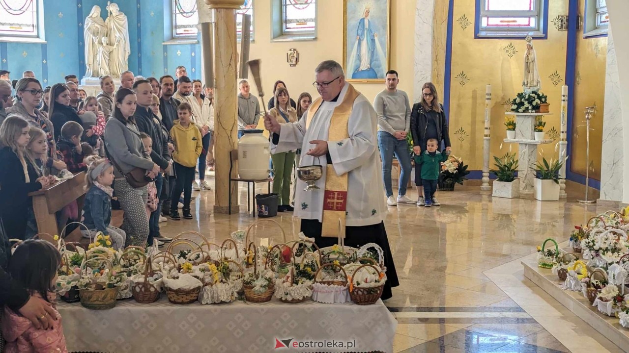 Święcenie pokarmów w parafii pw. NMP Królowej Rodzin w Ostrołęce [30.03.2024] - zdjęcie #5 - eOstroleka.pl