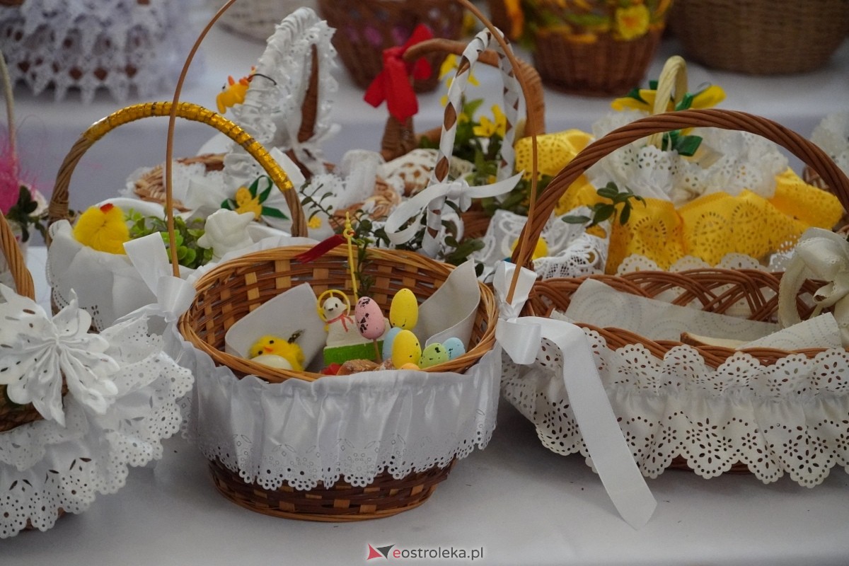 Święcenie wielkanocnych pokarmów w ostrołęckim klasztorze [30.03.2024] - zdjęcie #9 - eOstroleka.pl
