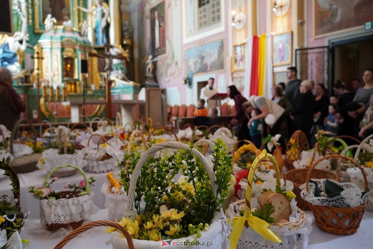 Święcenie wielkanocnych pokarmów w ostrołęckim klasztorze [30.03.2024] - zdjęcie #15 - eOstroleka.pl