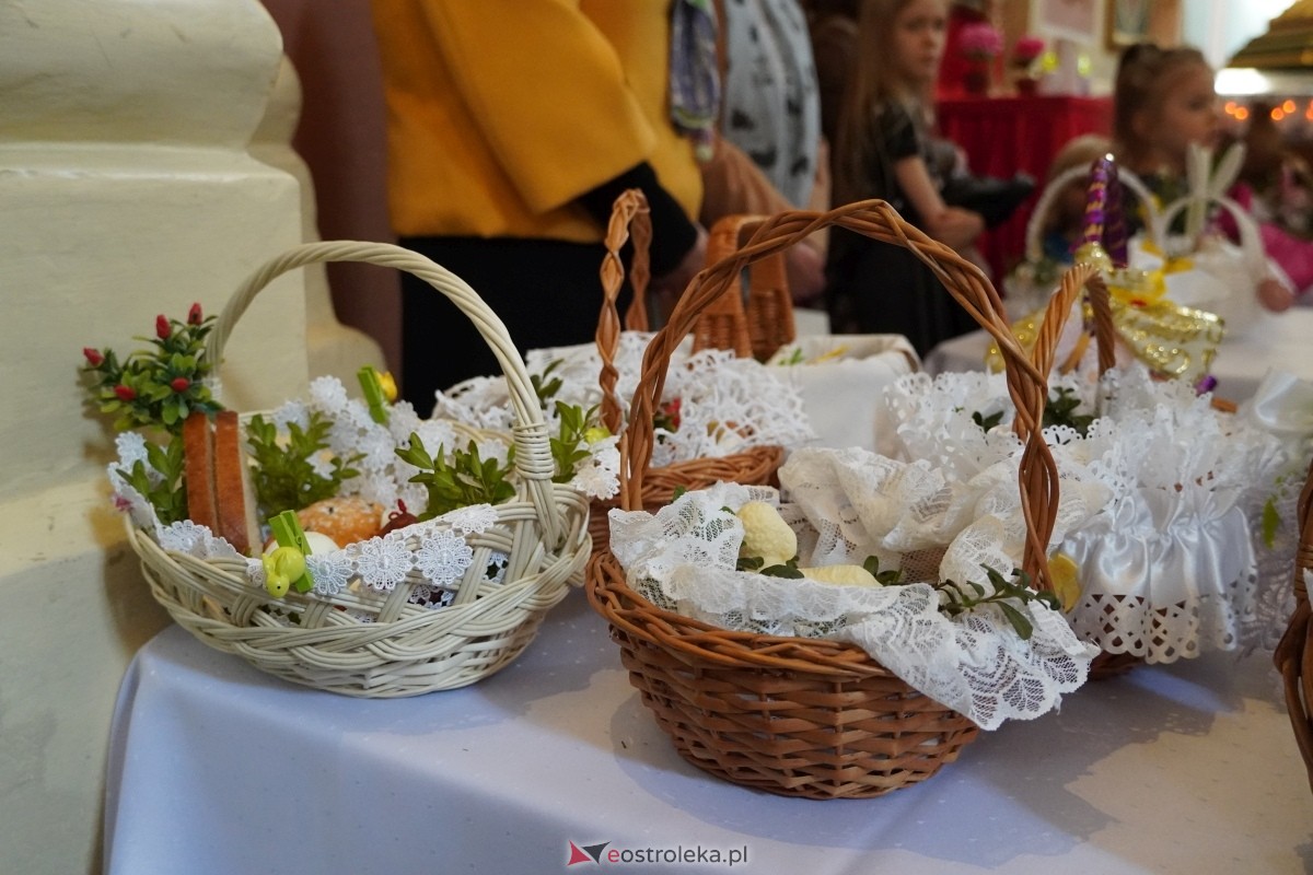 Święcenie wielkanocnych pokarmów w ostrołęckim klasztorze [30.03.2024] - zdjęcie #18 - eOstroleka.pl