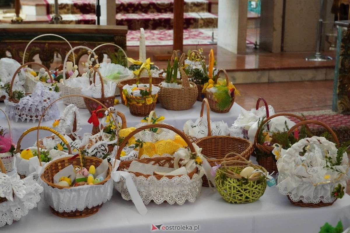 Święcenie wielkanocnych pokarmów w ostrołęckim klasztorze [30.03.2024] - zdjęcie #20 - eOstroleka.pl