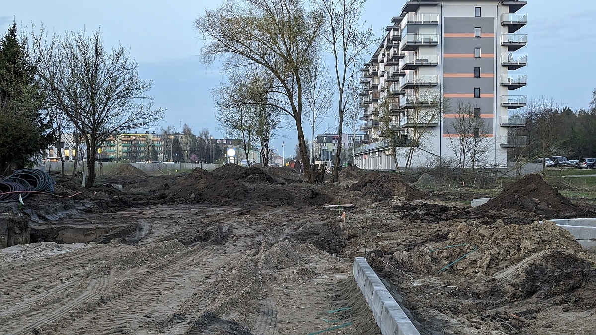 Budowa ulicy Arkadiusza Gołasia w Ostrołće - stan z kwietnia 2024 [05.04.2024] - zdjęcie #2 - eOstroleka.pl