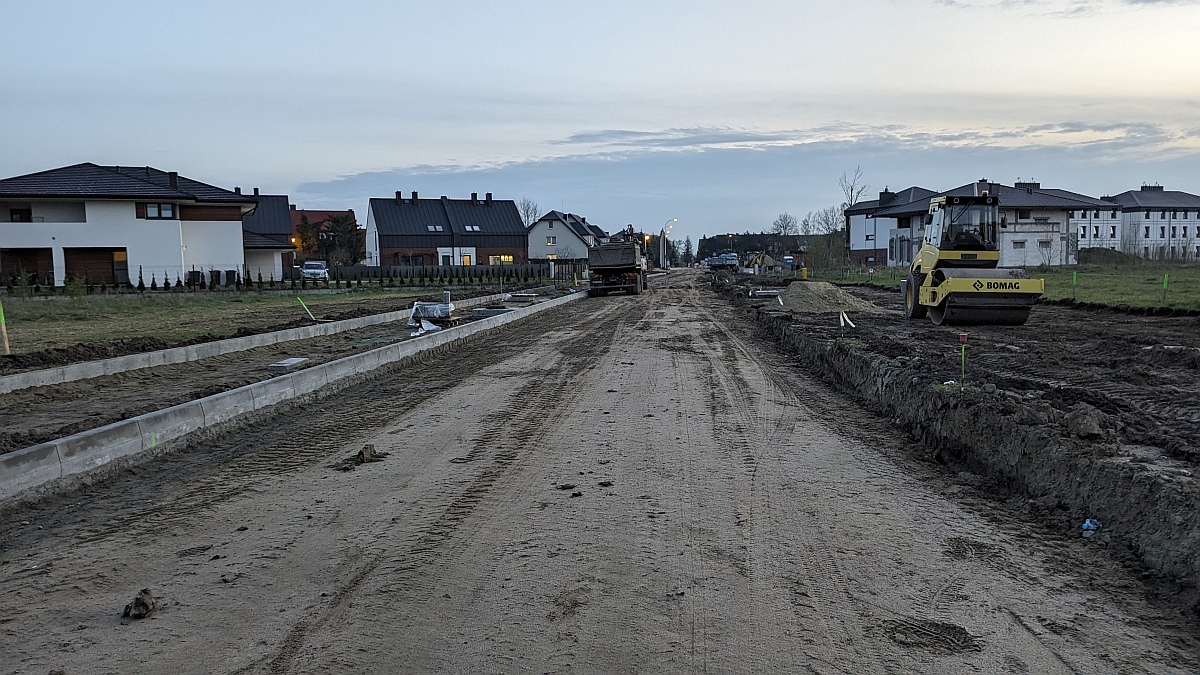 Budowa ulicy Arkadiusza Gołasia w Ostrołće - stan z kwietnia 2024 [05.04.2024] - zdjęcie #9 - eOstroleka.pl