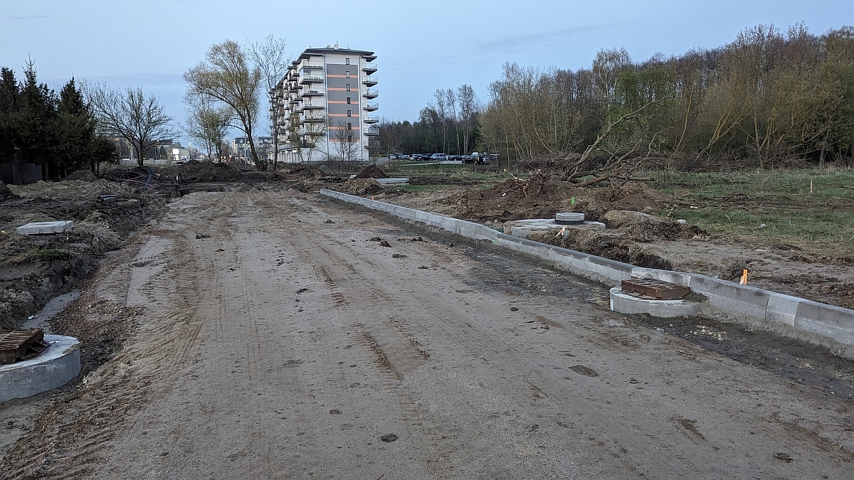 Budowa ulicy Arkadiusza Gołasia w Ostrołće - stan z kwietnia 2024 [05.04.2024] - zdjęcie #10 - eOstroleka.pl