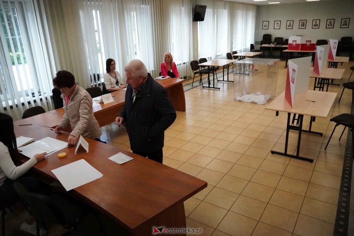 Wybory samorządowe 2024 w Ostrołęce - II tura [21.04.2024] - zdjęcie #4 - eOstroleka.pl