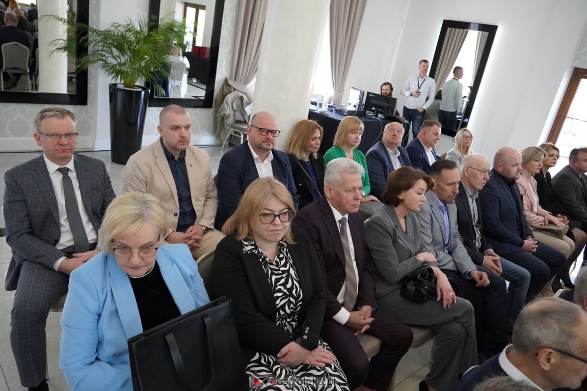 Ostatnia sesja rady miasta za nami. Zarzycki o prezydencie Kuliku: Zapisał się pan złotymi zgłoskami [25.04.2024]  - zdjęcie #20 - eOstroleka.pl