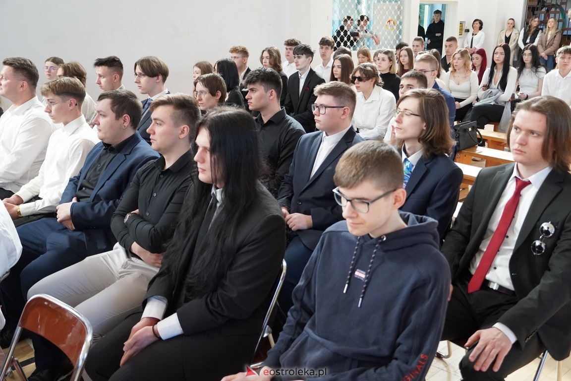Zakończenie roku maturzystów w ZSZ Nr 3 w Ostrołęce [26.04.2024] - zdjęcie #27 - eOstroleka.pl