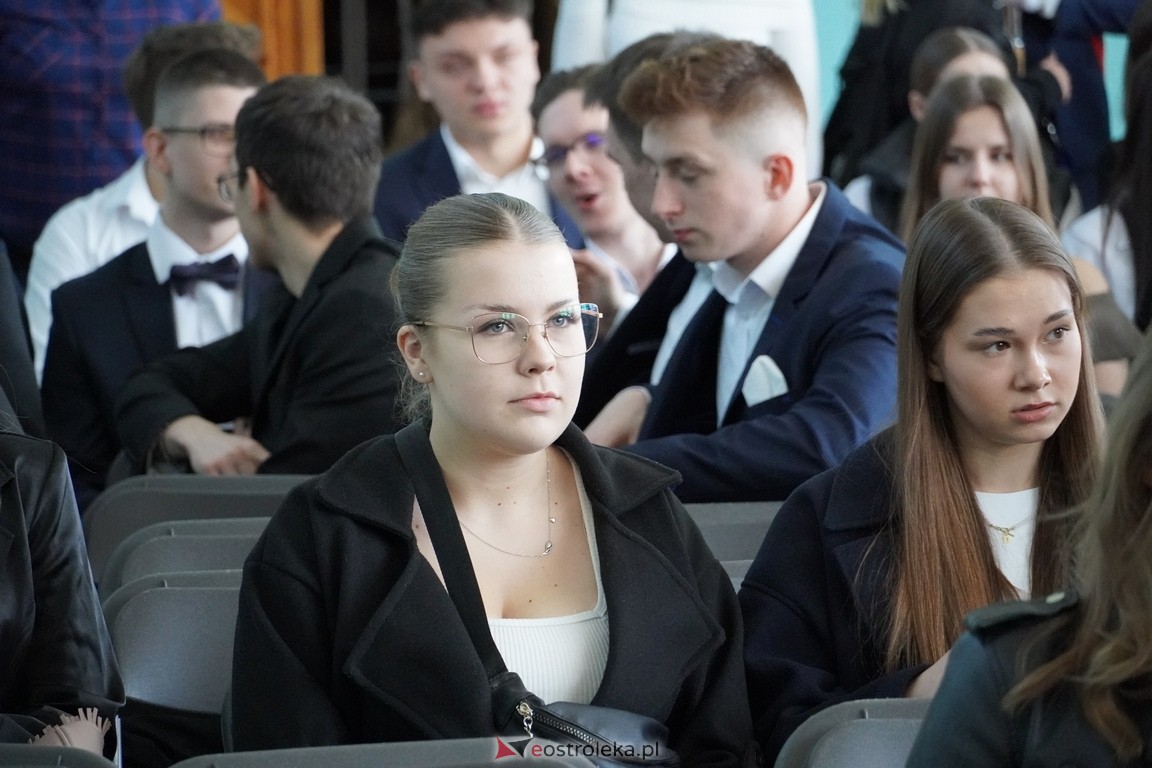 Zakończenie roku maturzystów w ZSZ Nr 2 w Ostrołęce [26.04.2024] - zdjęcie #5 - eOstroleka.pl