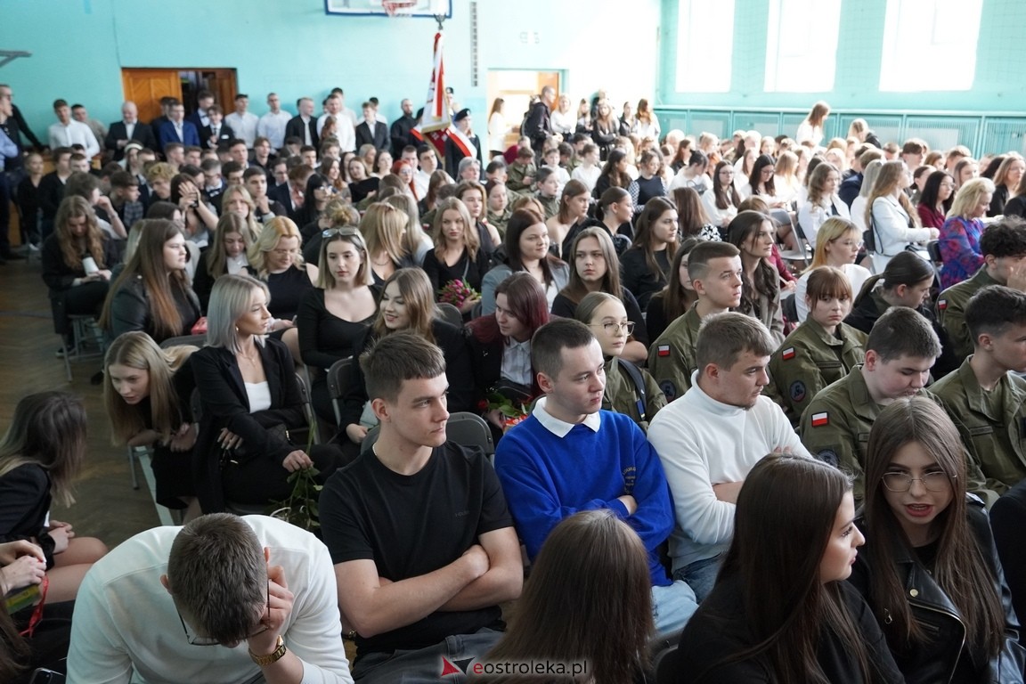 Zakończenie roku maturzystów w ZSZ Nr 2 w Ostrołęce [26.04.2024] - zdjęcie #24 - eOstroleka.pl
