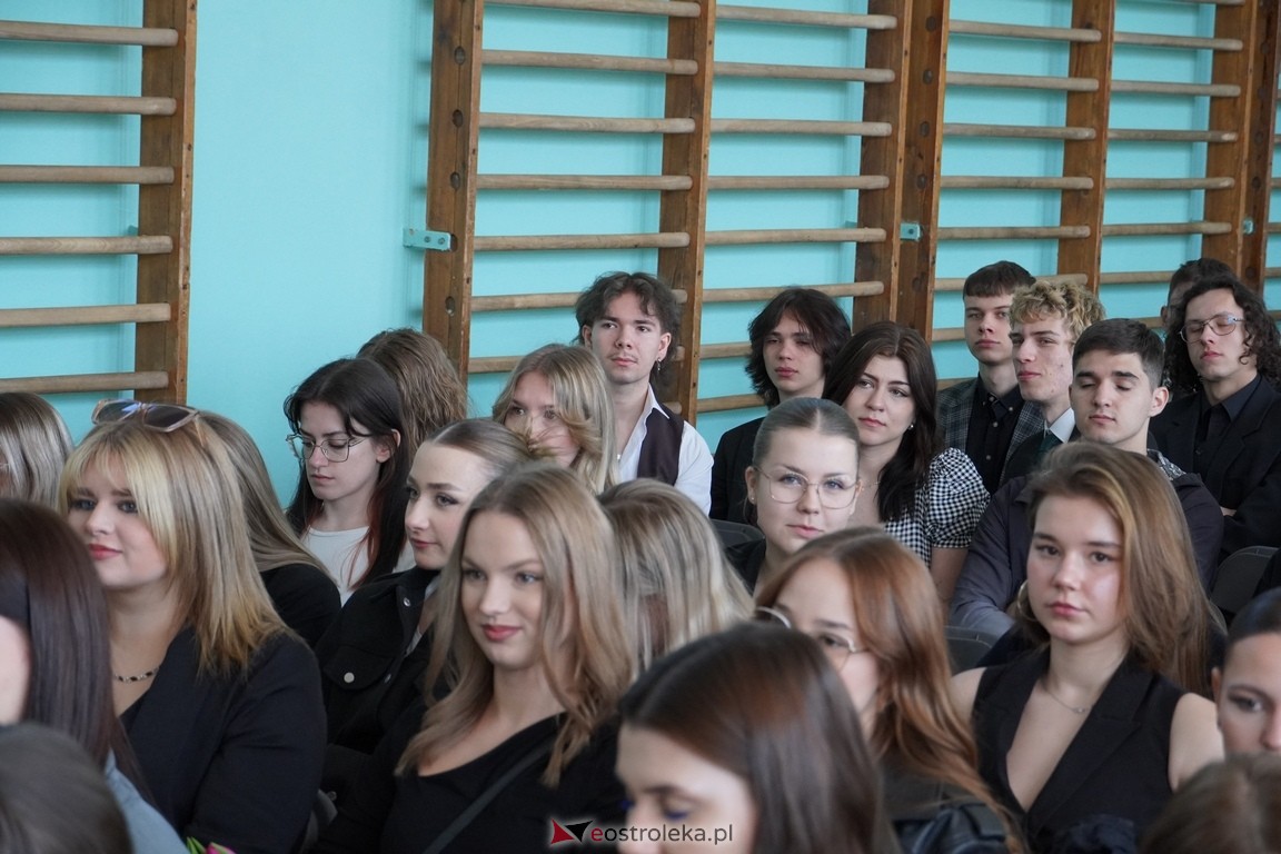 Zakończenie roku maturzystów w ZSZ Nr 2 w Ostrołęce [26.04.2024] - zdjęcie #30 - eOstroleka.pl