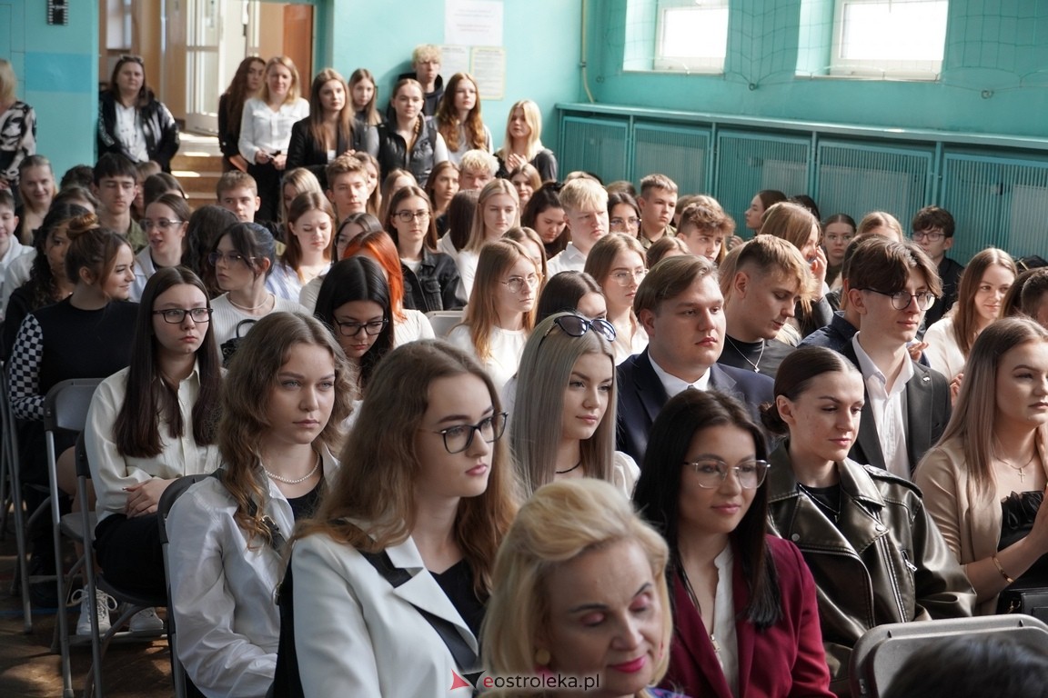 Zakończenie roku maturzystów w ZSZ Nr 2 w Ostrołęce [26.04.2024] - zdjęcie #34 - eOstroleka.pl