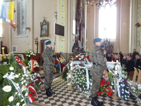 Pogrzeb sierżanta Mariusza Deptuły [28.10.2011] - zdjęcie #1 - eOstroleka.pl