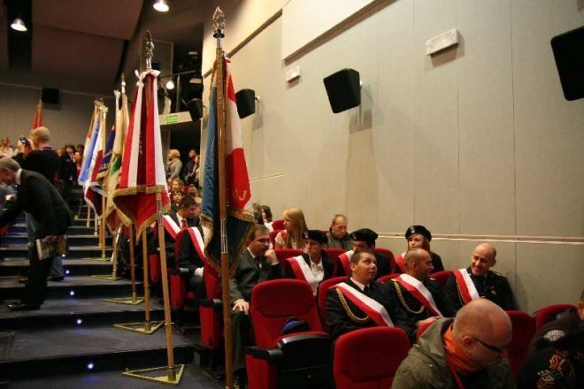 Uroczysta Sesja Rady Miasta: Medale, odznaczenia i zaprzysiężenie nowego radnego [11.XI.2011] - zdjęcie #2 - eOstroleka.pl