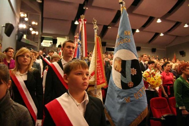 Uroczysta Sesja Rady Miasta: Medale, odznaczenia i zaprzysiężenie nowego radnego [11.XI.2011] - zdjęcie #6 - eOstroleka.pl
