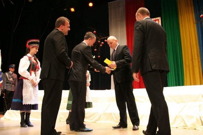 Uroczysta Sesja Rady Miasta: Medale, odznaczenia i zaprzysiężenie nowego radnego [11.XI.2011] - zdjęcie #24 - eOstroleka.pl