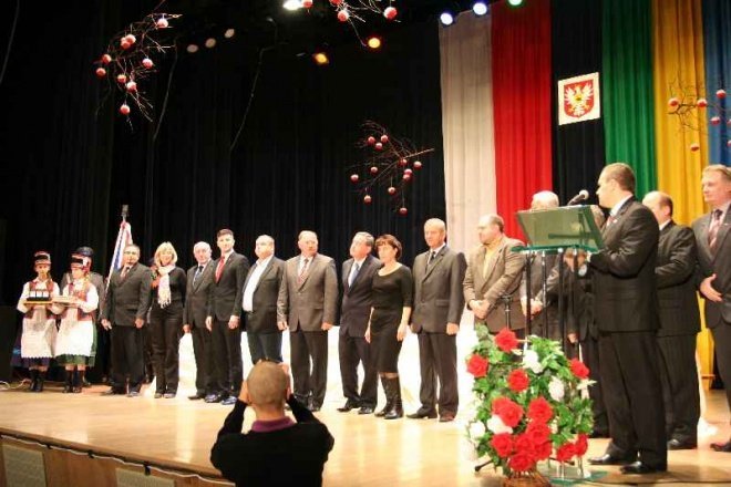 Uroczysta Sesja Rady Miasta: Medale, odznaczenia i zaprzysiężenie nowego radnego [11.XI.2011] - zdjęcie #29 - eOstroleka.pl