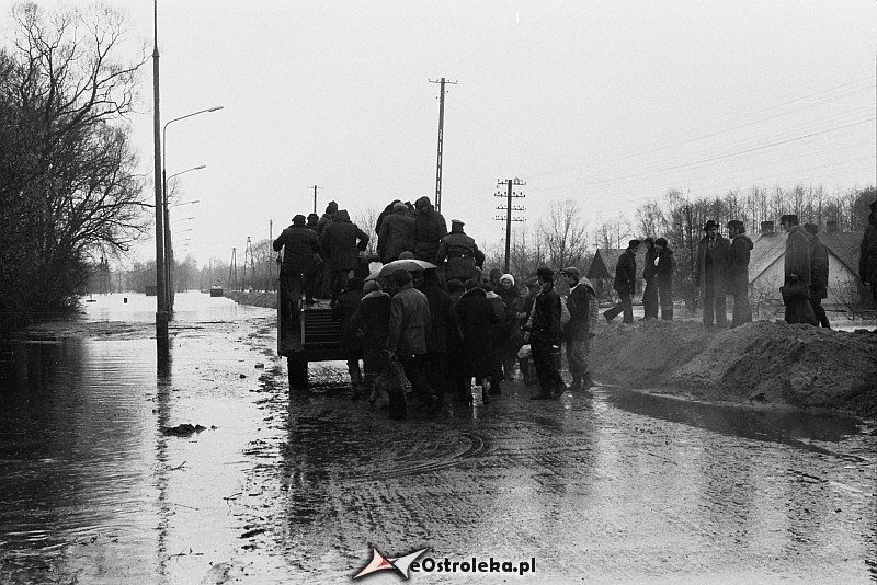 E. Gierek i W. Jaruzelski w Ostrołęce - powódź 1979r - zdjęcie #95 - eOstroleka.pl