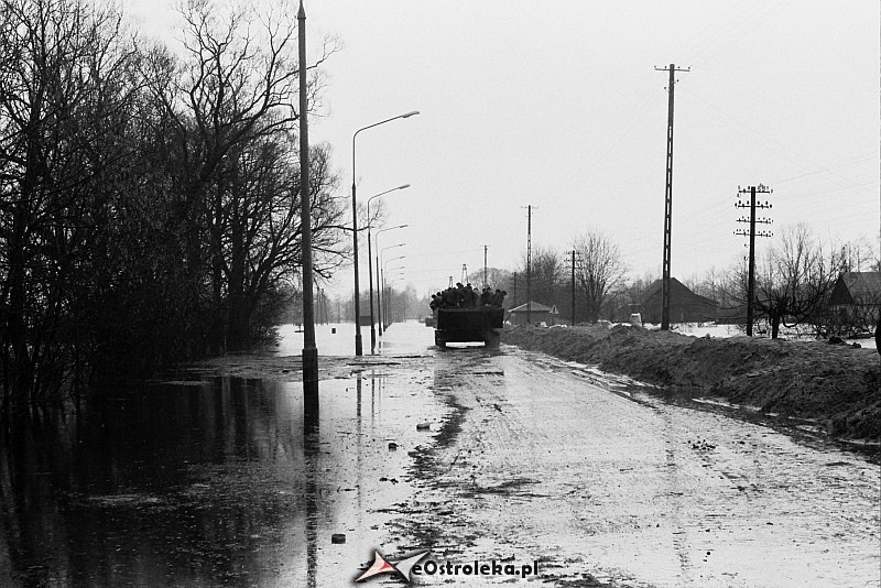 E. Gierek i W. Jaruzelski w Ostrołęce - powódź 1979r - zdjęcie #97 - eOstroleka.pl