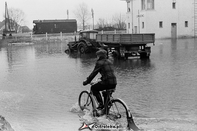 E. Gierek i W. Jaruzelski w Ostrołęce - powódź 1979r - zdjęcie #107 - eOstroleka.pl