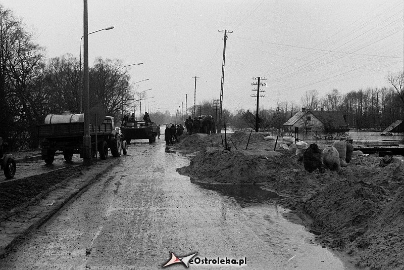 E. Gierek i W. Jaruzelski w Ostrołęce - powódź 1979r - zdjęcie #111 - eOstroleka.pl