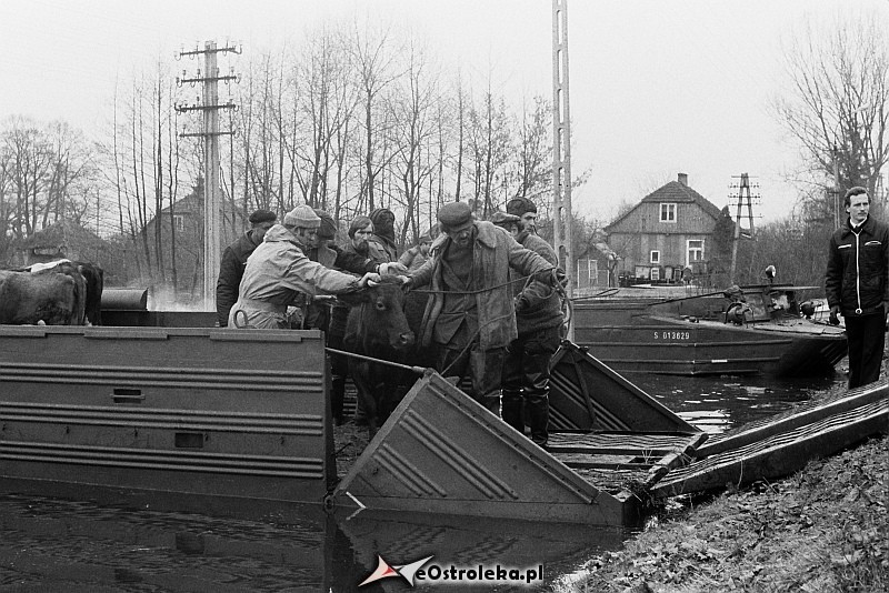 E. Gierek i W. Jaruzelski w Ostrołęce - powódź 1979r - zdjęcie #120 - eOstroleka.pl