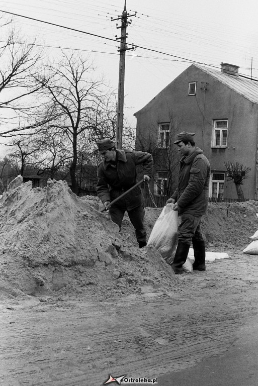 E. Gierek i W. Jaruzelski w Ostrołęce - powódź 1979r - zdjęcie #125 - eOstroleka.pl